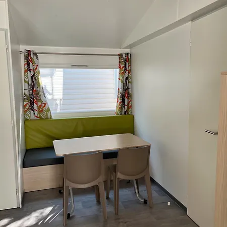 Mobil De Luxe 6 Pers *